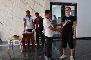 �������